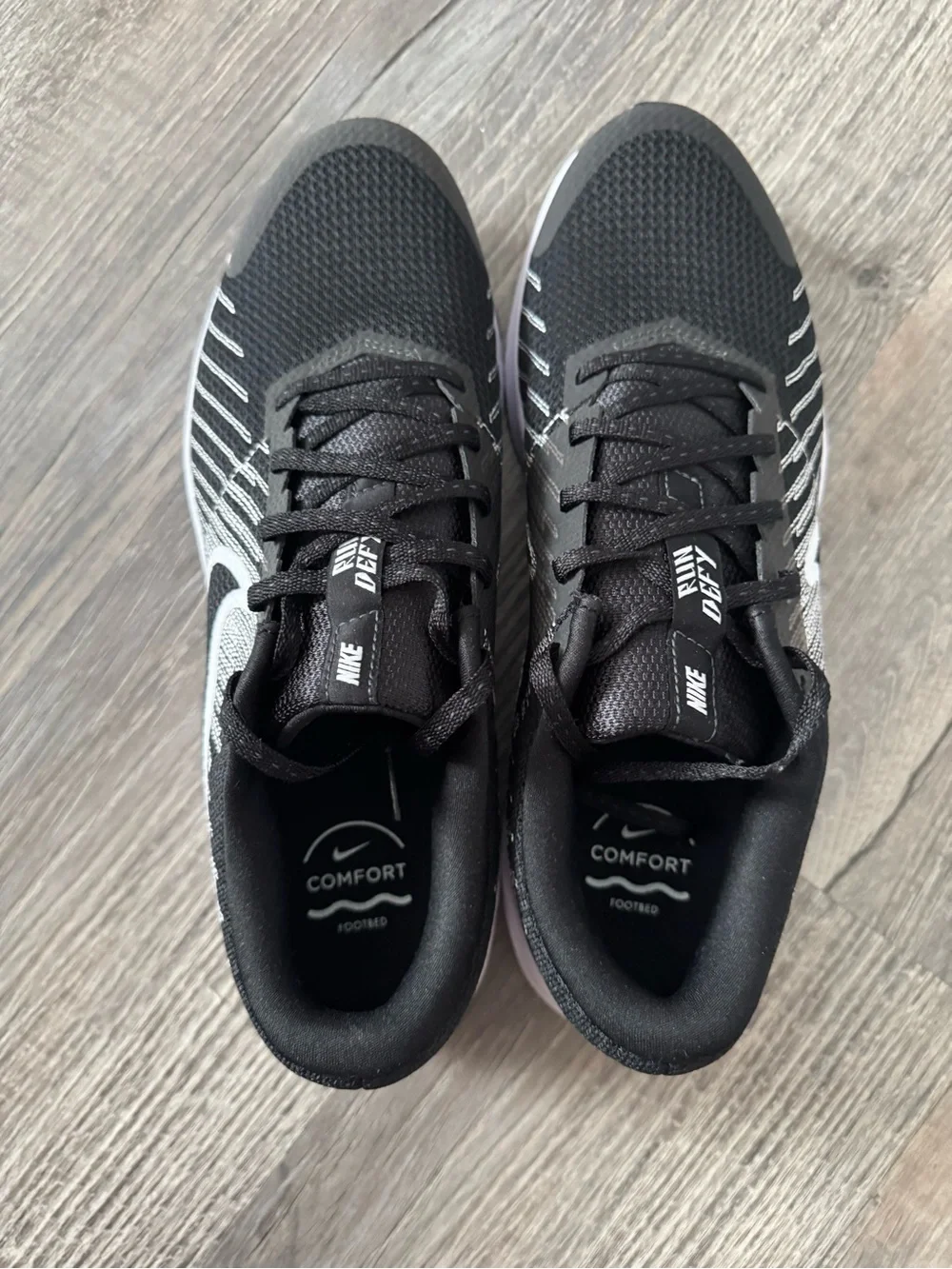 NEW NEVER WORN Nike Men's Black and White Training Sneakers